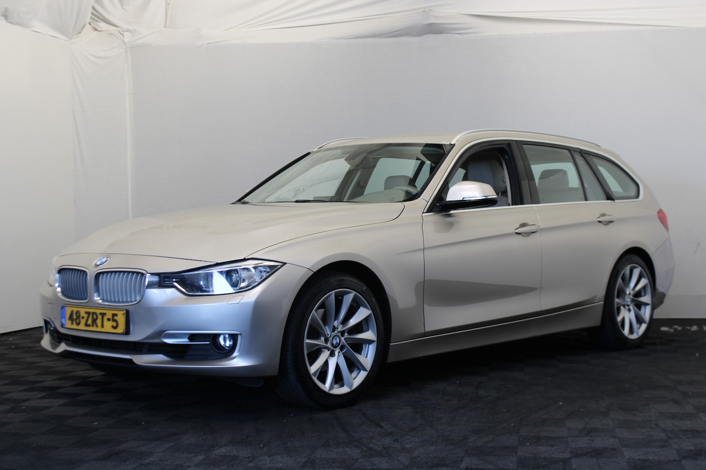 BMW 3-serie Touring - 320i High Executive |Navi|Leder| - AutoWereld.nl