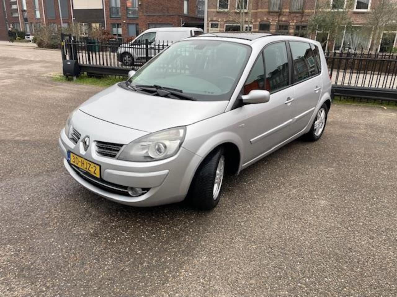 Renault Scénic - 2.0-16V Business Line! NW APK! LPG! Pano! - AutoWereld.nl