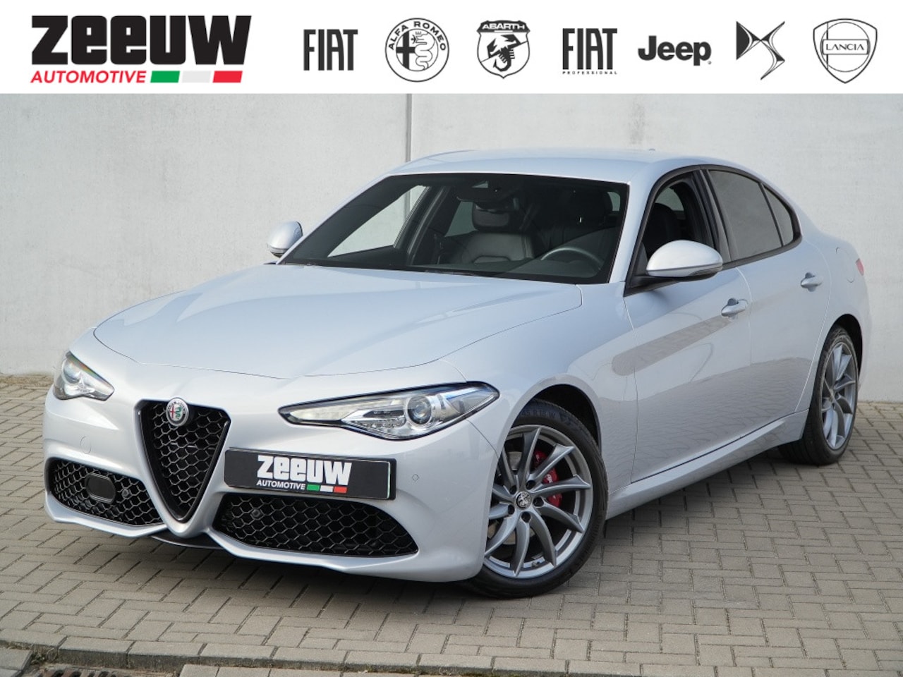 Alfa Romeo Giulia - 2.0 Turbo 200 PK Sprint | Veloce | Navi | Carplay | Driver | 18" - AutoWereld.nl