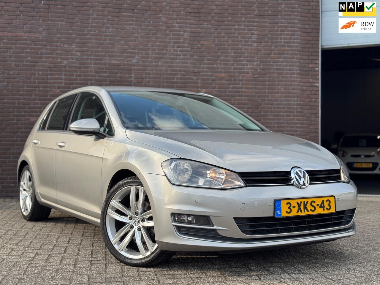 Volkswagen Golf - 1.4 TSI Business Edition Navi | Cruise | Camera | PDC | Trekhaak - AutoWereld.nl