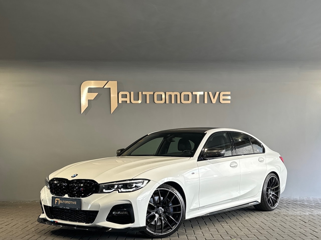 BMW 3-serie - 330i High Executive M Sport|HuD|Carbon|Leer|NAP - AutoWereld.nl