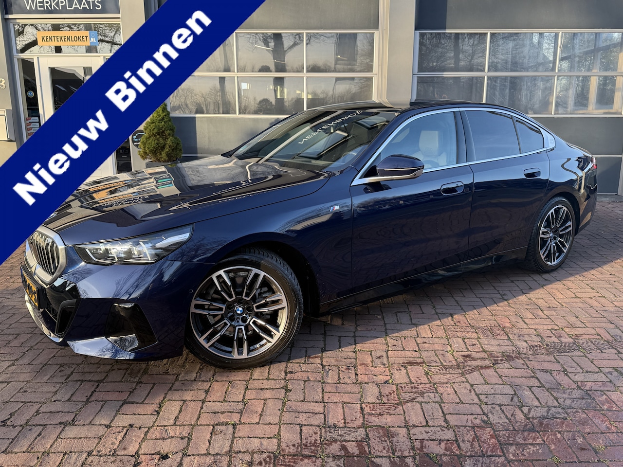 BMW 5-serie - 520i M-Sport | Panoramadak | Stoelvent. | HarmanKardon | Drivers Ass. Prof 2024 km 14.000 - AutoWereld.nl