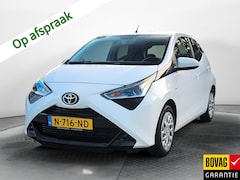 Toyota Aygo - 1.0 VVT-i x-play (73 PK) 2e-Eig. & Dealer-Onderh. BOVAG-Garantie. NL-Auto. Navigatie/Apple