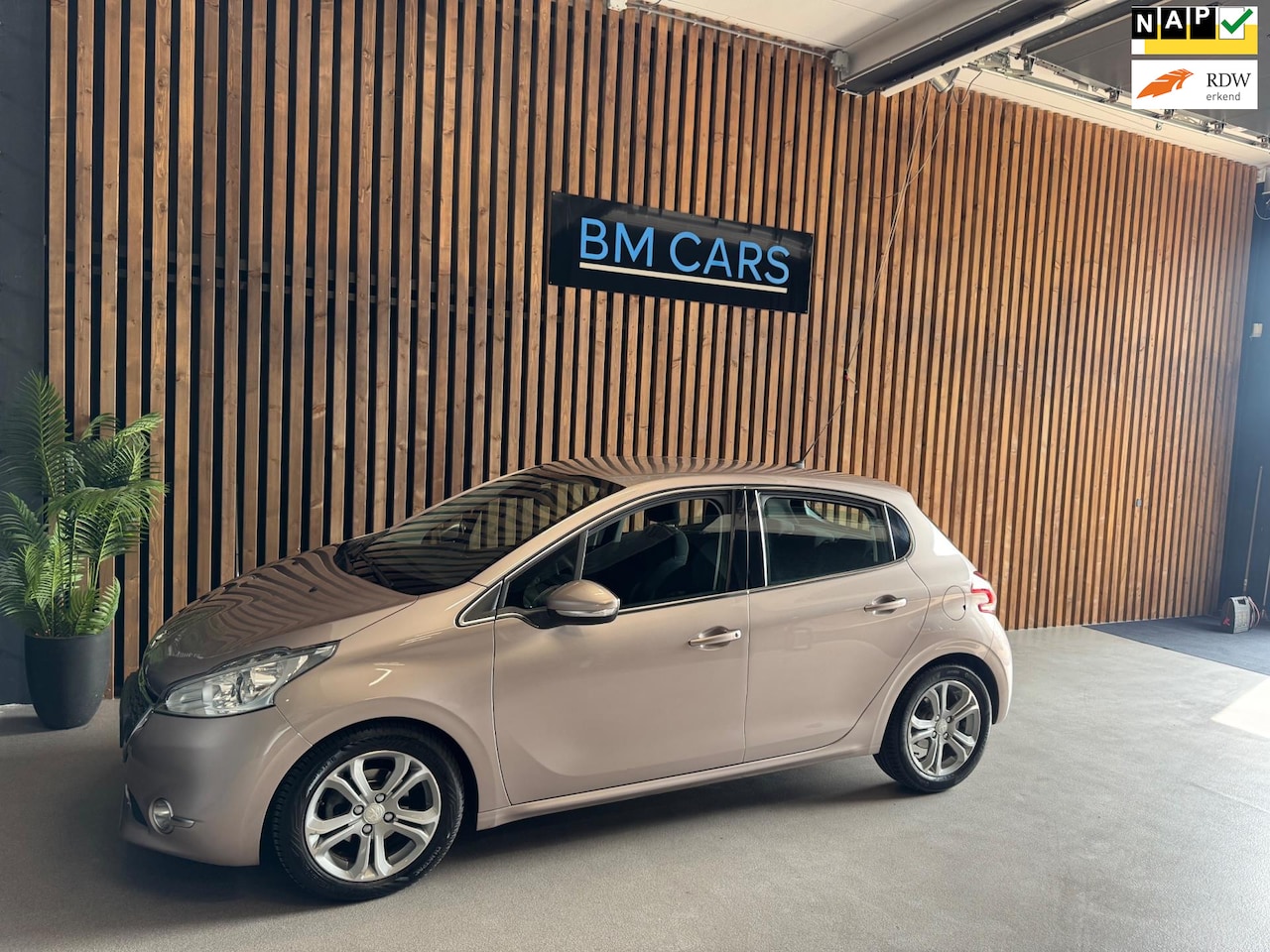 Peugeot 208 - 1.4 VTi Allure Airco, Parkeersensoren, NL auto - AutoWereld.nl