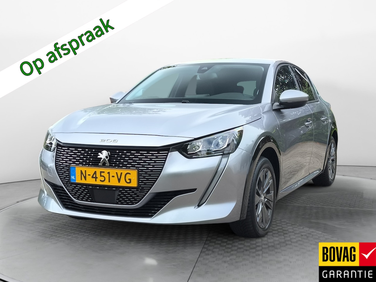 Peugeot e-208 - EV Allure Pack 50 kWh (136 PK) 1e-Eig. & Dealer-Onderh. BOVAG-Garantie. NL-Auto. Half-Leer - AutoWereld.nl