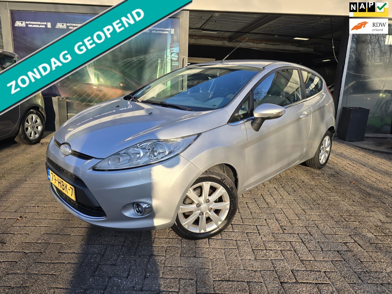 Ford Fiesta - 1.25 Ghia | 12MND GARANTIE | NW APK | AIRCO | PDC | LMV | - AutoWereld.nl