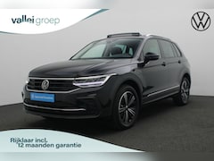 Volkswagen Tiguan - 1.4 TSI 245 pk DSG eHybrid Active Business | Panoramadak | Adaptief onderstel | Stuur-/sto
