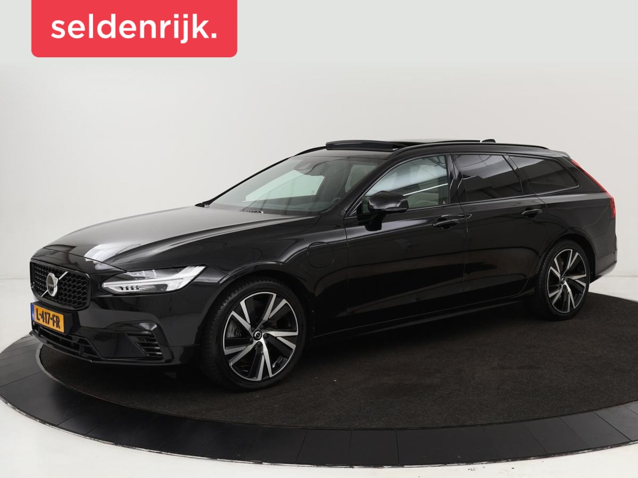 Volvo V90 - 2.0 T8 AWD R-Design | Panoramadak | Head-Up | Trekhaak | Stoel & stuurverwarming | Leder | - AutoWereld.nl