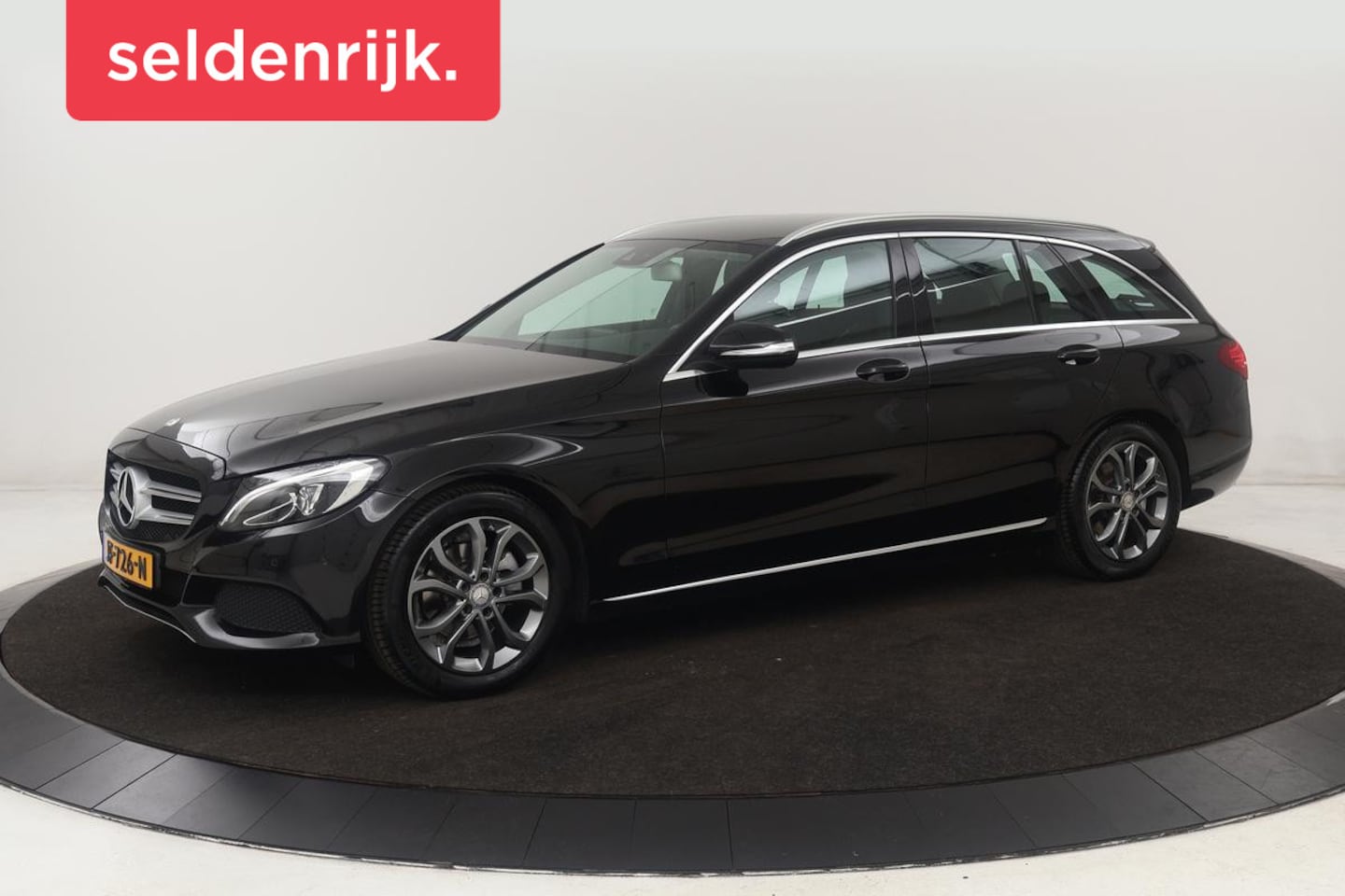 Mercedes-Benz C-klasse - 180 Avantgarde | Stoelverwarming | Trekhaak | Navigatie | Park Assist | Climate control | - AutoWereld.nl