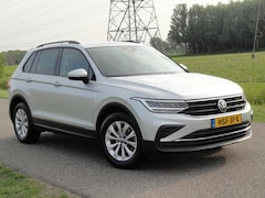 Volkswagen Tiguan - 1.5TSI Life Met ECC I NAVIG I CAMERA I LED I 6 BAK