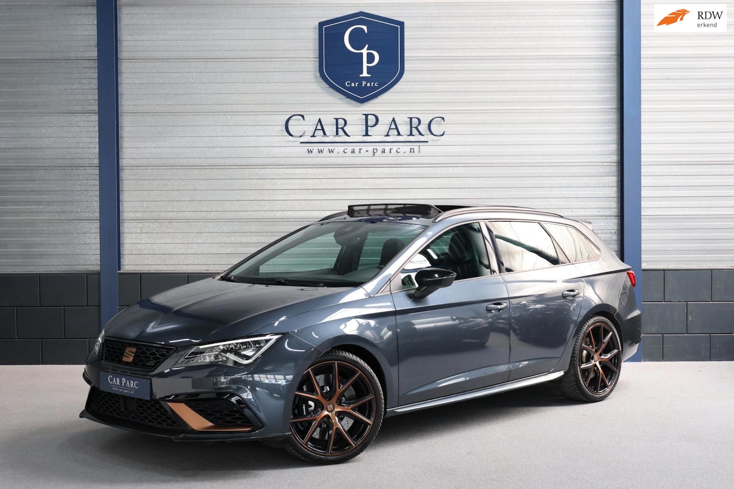 Seat Leon - 2.0 TSI CUPRA R 300+PK LED/CARBON/VIRTUAL/SFEER/PANO/ALCANTARA+S.VERWARMING/19" LMV/CAM/AC - AutoWereld.nl