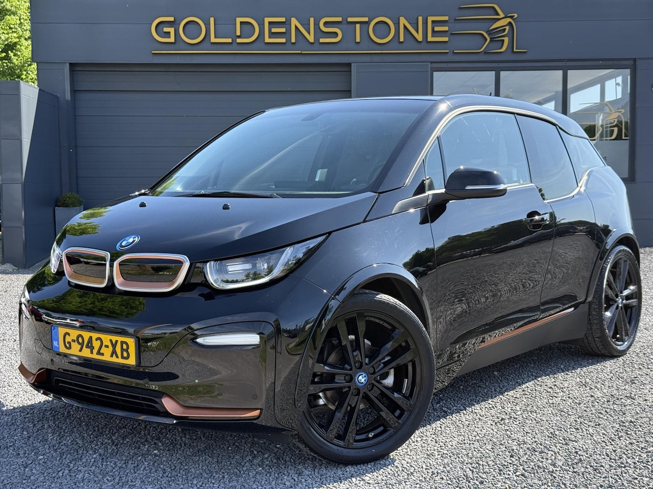 BMW i3 - S 120Ah 42 kWh RoadStyle Edition 2e Eigenaar,Navi,Leder,184pk,Stoelverwarming,Dealer Onder - AutoWereld.nl
