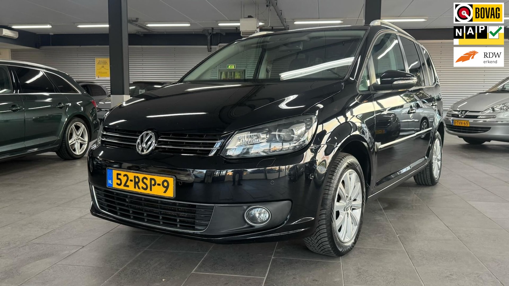 Volkswagen Touran - 1.2 TSI Highline BlueMotion 7p. Navigatie xenon clima cruise controle lm-velgen parkeersen - AutoWereld.nl