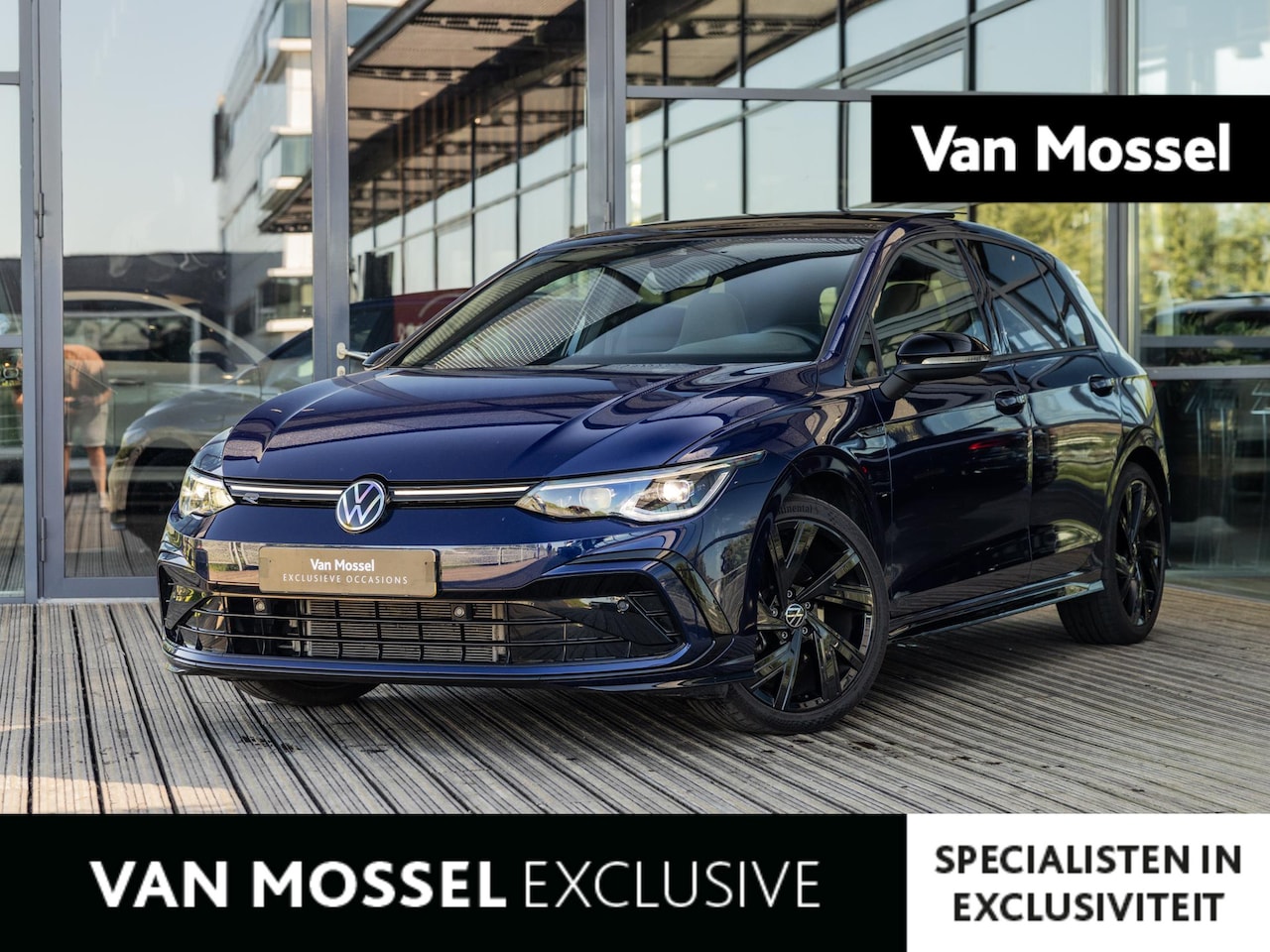 Volkswagen Golf - 1.5 eTSI R-Line Business | Schuifdak | IQ Light | Sfeerverlichting | Adaptive Cruise-Contr - AutoWereld.nl