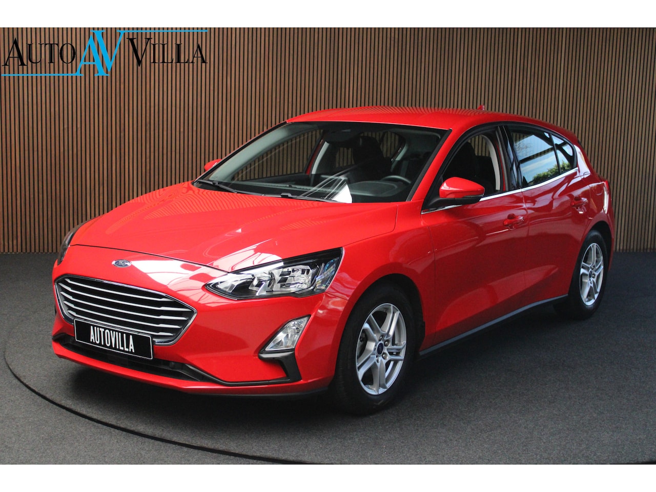 Ford Focus - 1.5 EcoB. 150pk Aut. Navi Climate Stuurverwarming Stoelverwarming PDC LM velgen - AutoWereld.nl