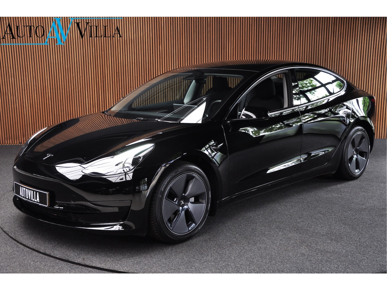 Tesla Model 3 - RWD Autopilot ACC Stuurverwarm. PDC Leer Navi Panoramadak 360° Elektr. achterklep Stoelver - AutoWereld.nl