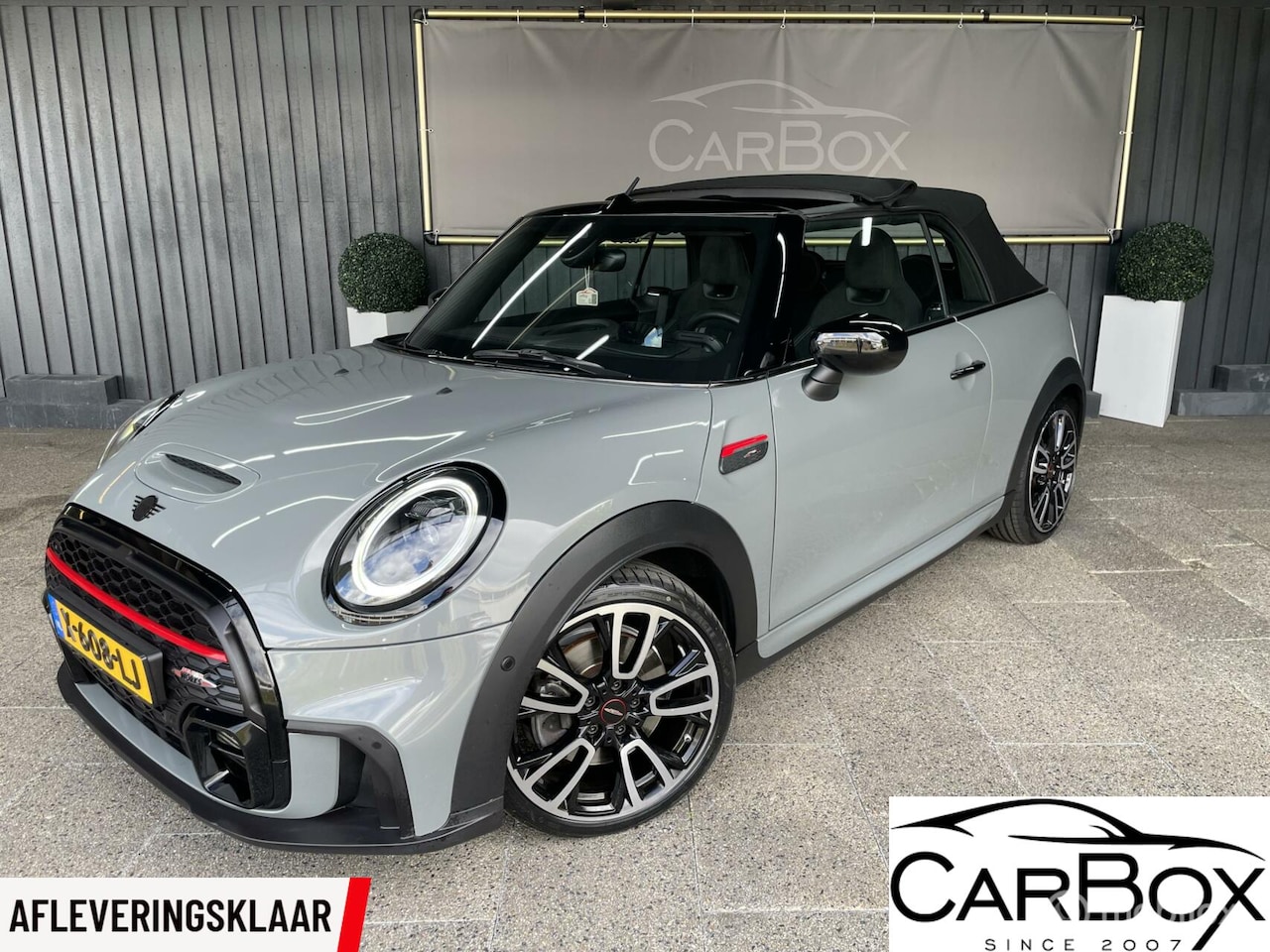 MINI Cabrio - Cooper S Automaat / JCW / Pakket XL / 18" JCW - AutoWereld.nl