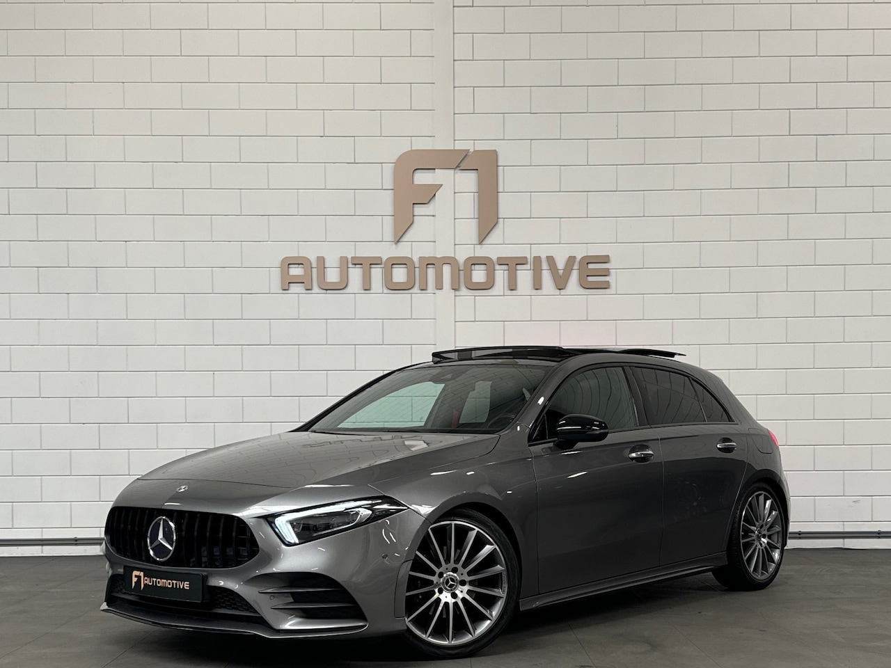 Mercedes-Benz A-klasse - 200 AMG Pano|Memory|Sfeer|Leer|Keyless - AutoWereld.nl