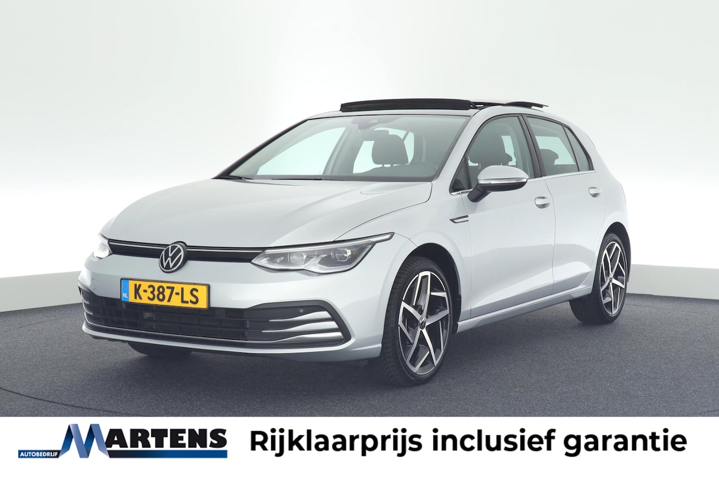 Volkswagen Golf - 1.5 eTSI 150pk DSG 1st Edition Stoelverwarming Panoramadak Virtual Cockpit Massage Navigat - AutoWereld.nl