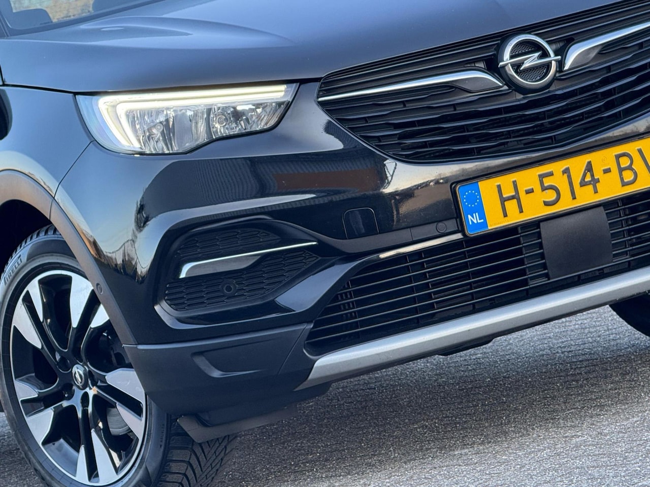 Opel Grandland X - 1.2 Turbo Business Executive 130pk - Diamond Black - Carplay/Clima - Chique - AutoWereld.nl
