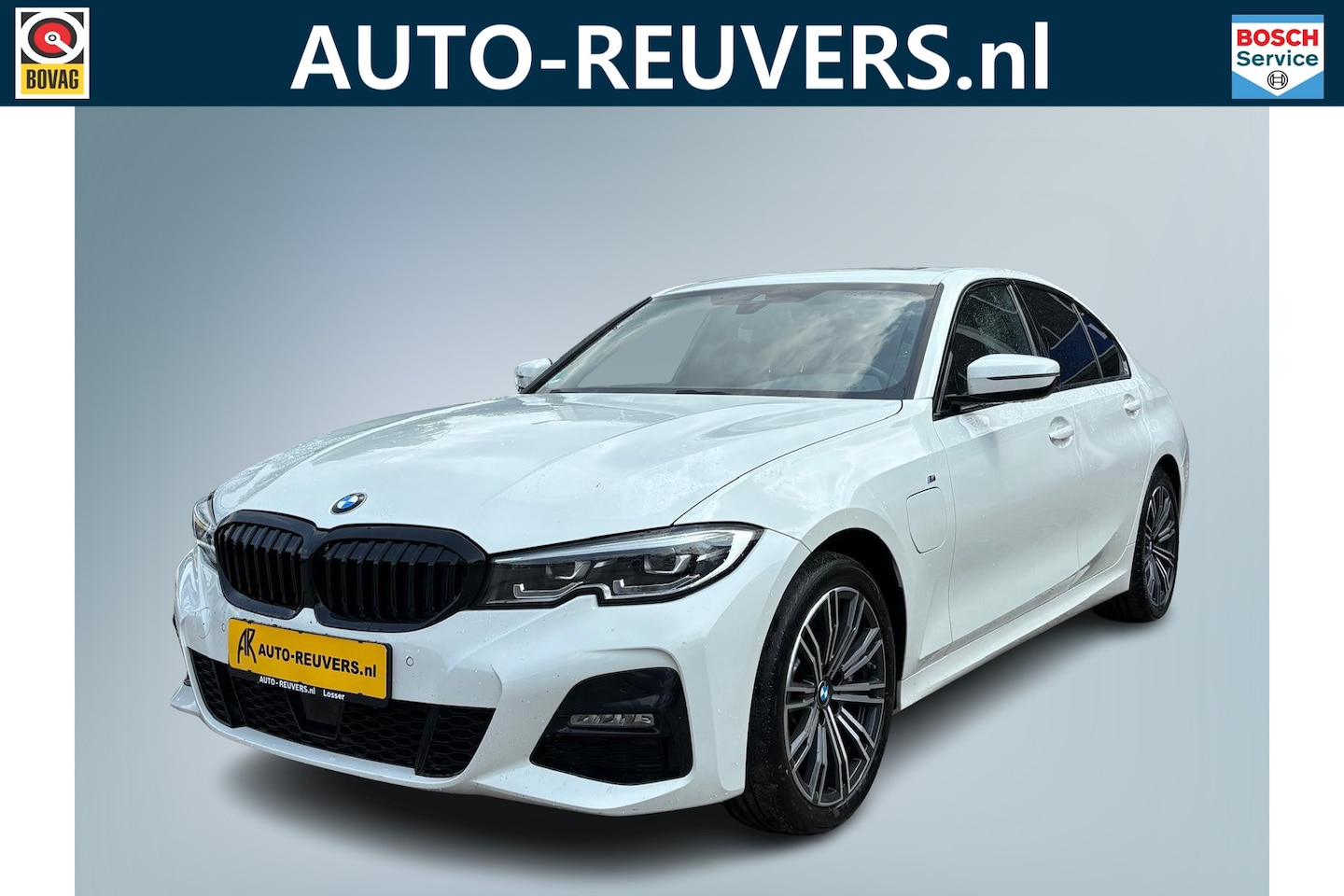 BMW 3-serie - 330e M-Sport / Opendak / Adaptive Cruise / CarPlay / LED - AutoWereld.nl