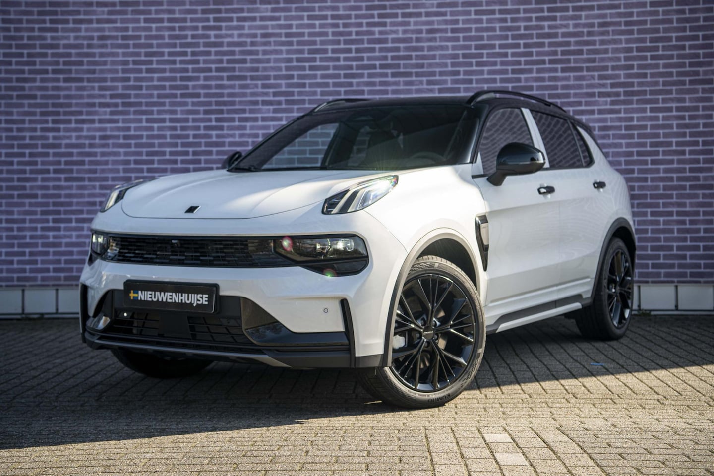Lynk & Co 01 - 1.5 More UIT VOORRAAD LEVERBAAR | NIEUW MODEL 2025 | Chrystal White - AutoWereld.nl