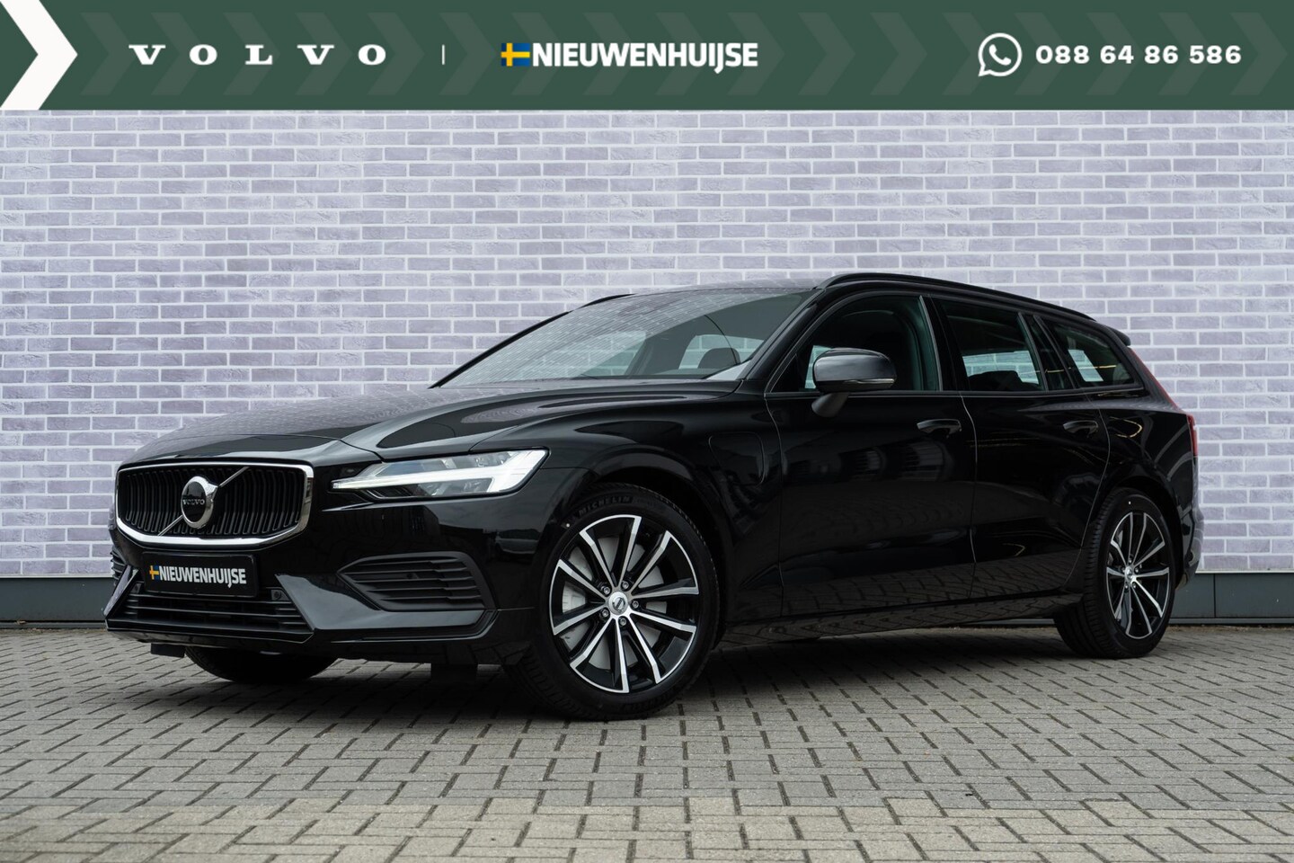 Volvo V60 - T6 AWD 350 pk Plug-in hybrid Essential | Op voorraad | Moritz Leder Charcoal | 18" Diamond - AutoWereld.nl