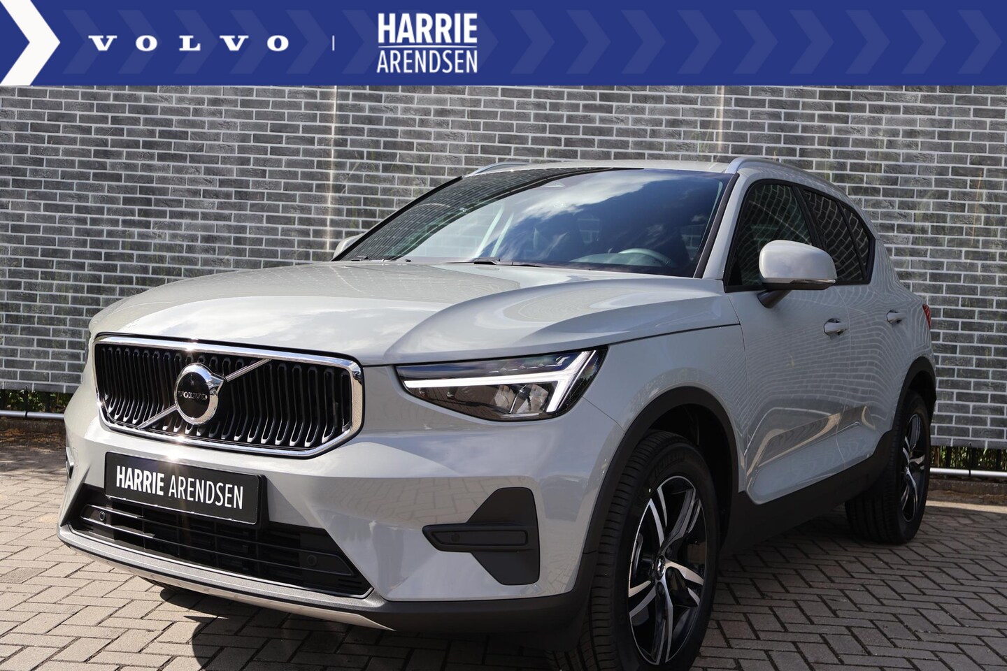 Volvo XC40 - 2.0 B4 Core Business Edition |  18" lichtmetalen velgen | Harman Kardon Audio | Adaptieve - AutoWereld.nl