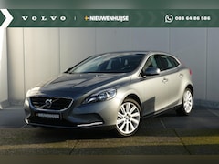 Volvo V40 - T3 Momentum Automaat | Trekhaak | Navigatie | Park Assist | High Performance audio | 17" L