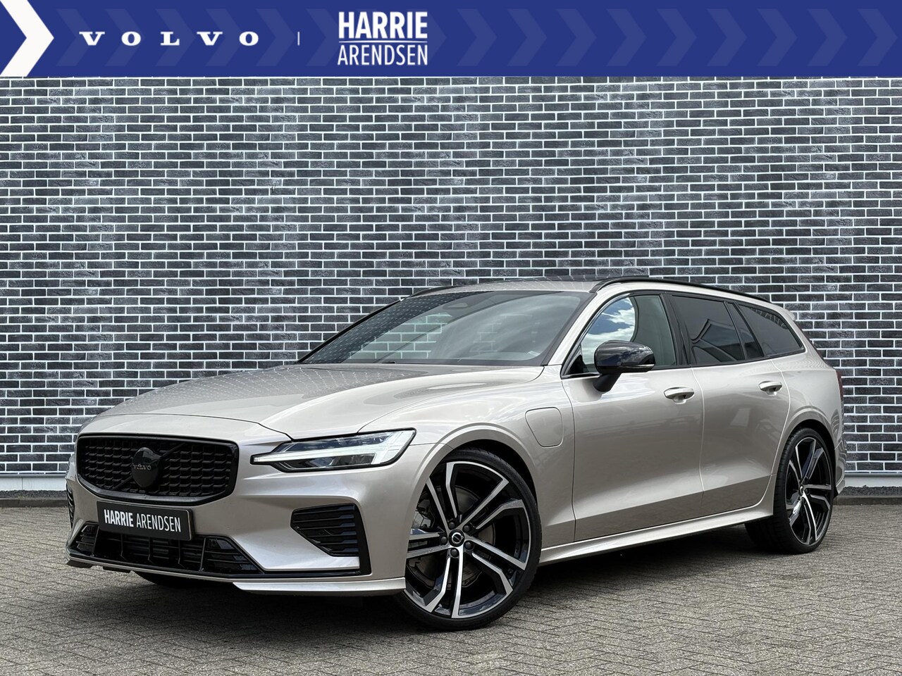 Volvo V60 - T6 Recharge AWD Plus Dark, | Panoramadak | 21 inch | Harman & Kardon Audio | Adaptive Crui - AutoWereld.nl