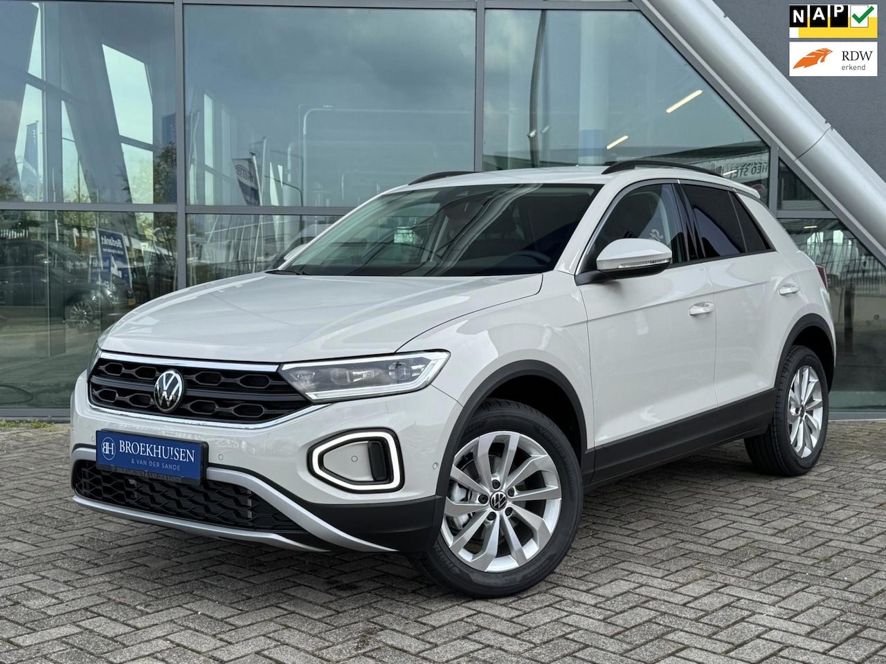 Volkswagen T-Roc - 1.5 TSI Life Annieversay Model 150pk Automaat / Camera / Stoel-Stuur verwarming / IQ Light - AutoWereld.nl