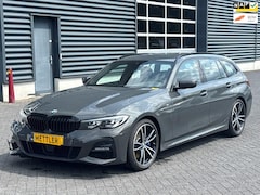 BMW 3-serie Touring - 330i M pakket, camera, navigatie, stuurverwarming