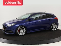 Ford Focus - 2.0 ST-3 | Stoel & stuurverwarming | Recaro sportstoelen | Xenon | Bluetooth | Climate con