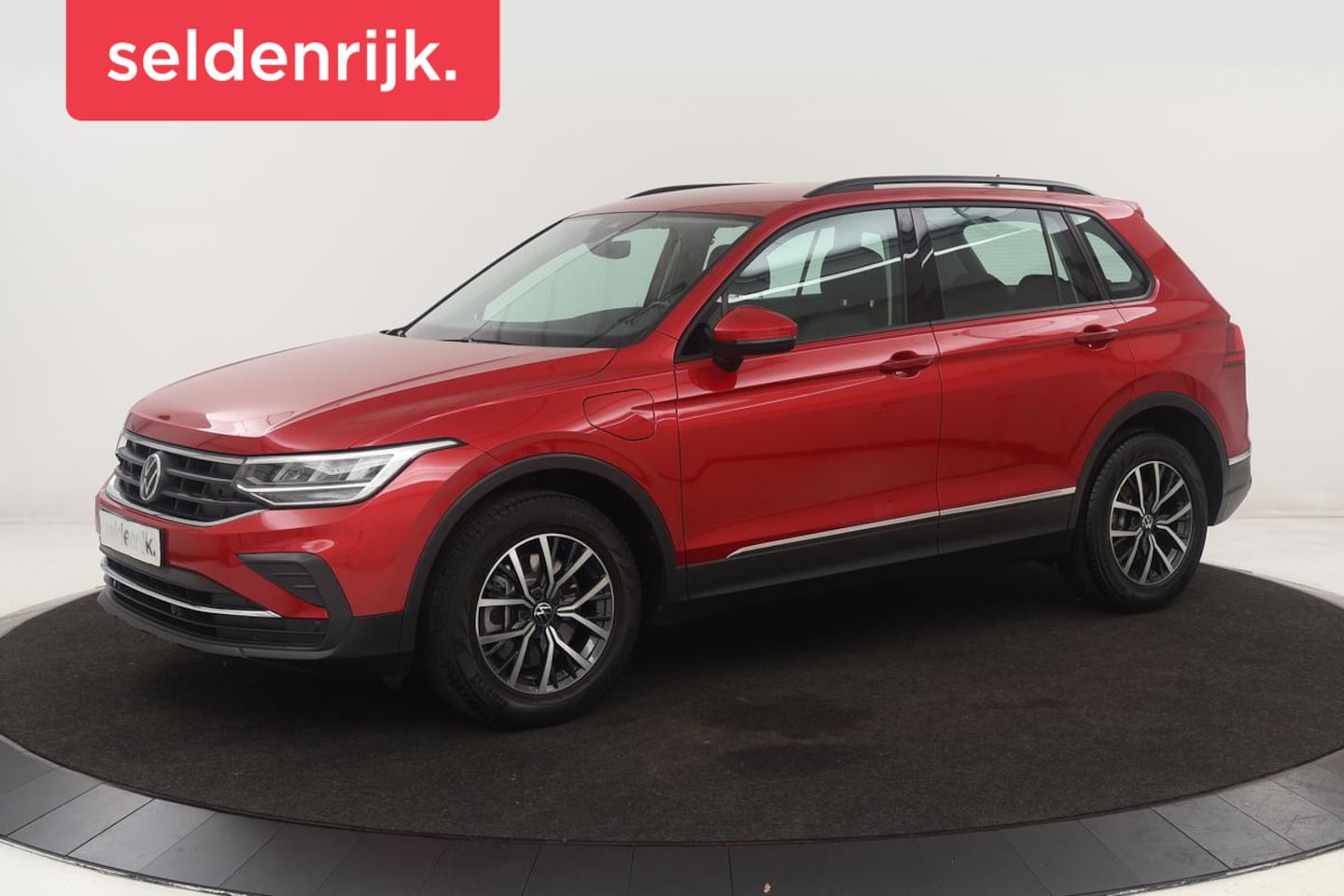 Volkswagen Tiguan - 1.4 TSI eHybrid Life | Stoel & stuurverwarming | Carplay | Adaptive cruise | Full LED | Na - AutoWereld.nl