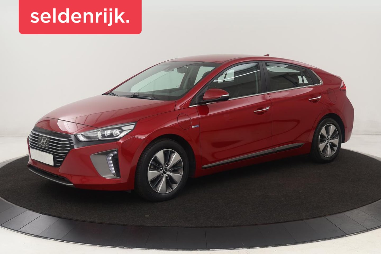 Hyundai IONIQ - 1.6 GDI PHEV | Stoel & stuurverwarming | Adaptive cruise | Full LED | Camera | Carplay | N - AutoWereld.nl