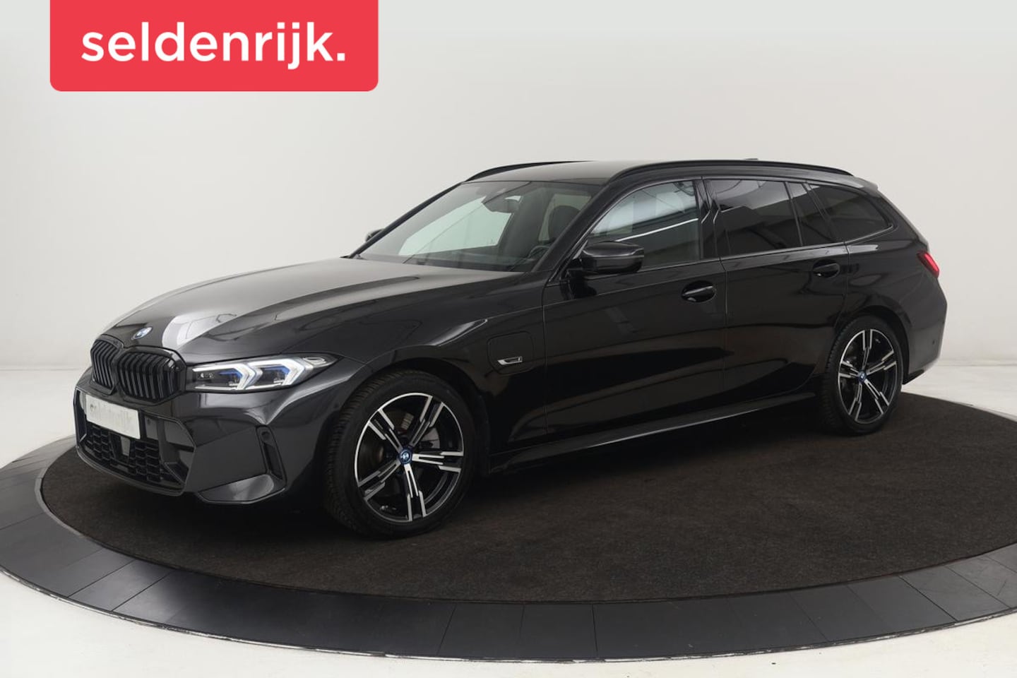 BMW 3-serie Touring - 320e M Sport | Head-Up | Stoel & stuurverwarming | Adaptive cruise | Sportstoelen | Adapti - AutoWereld.nl