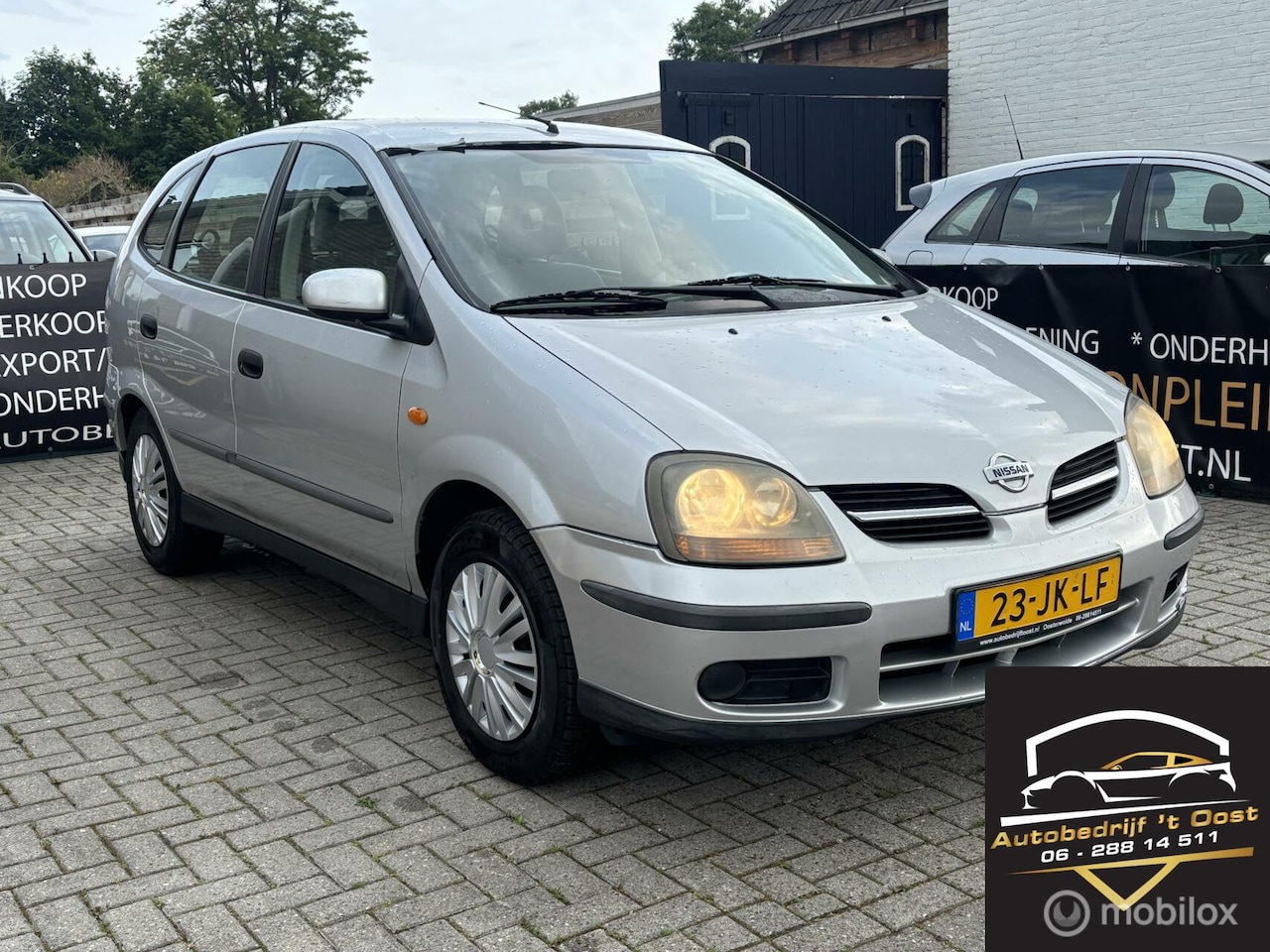 Nissan Almera Tino - 1.8 Luxury airco, trekhaak lange apk ! - AutoWereld.nl