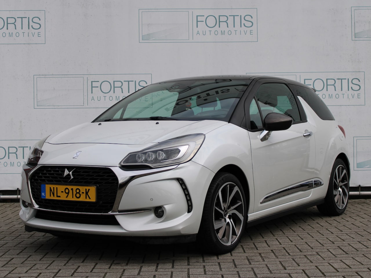 DS 3 - 1.2 PureTech Sport Chic LEDER | NAVI | CAMERA - AutoWereld.nl