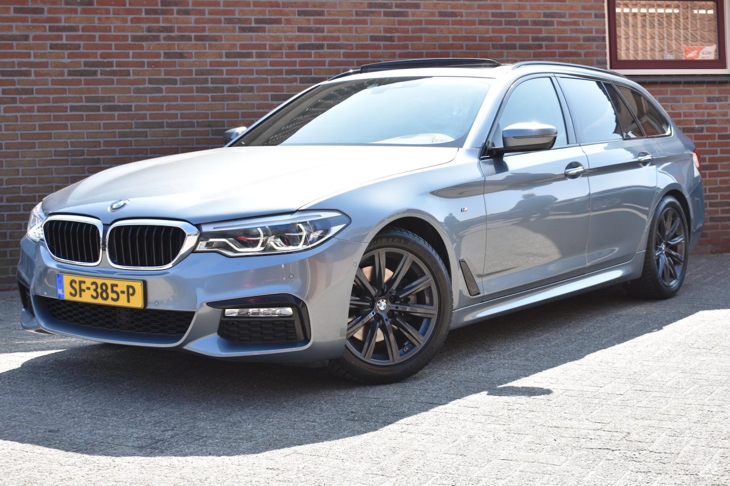 BMW 5-serie Touring - 520i High Executive '18 Pano NAvi Clima LEder LED Cruise Inruil mogelijk M Pakket - AutoWereld.nl