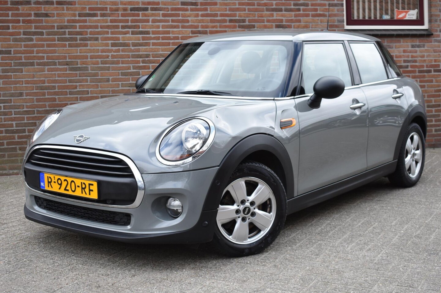 MINI One - Mini 1.5 D Pepper '18 TIK IN DE MOTOR!!!! - AutoWereld.nl