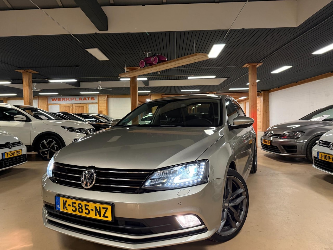 Volkswagen Jetta - 1.4 TSI DSG Highline Airco Cruise Control Navi - AutoWereld.nl