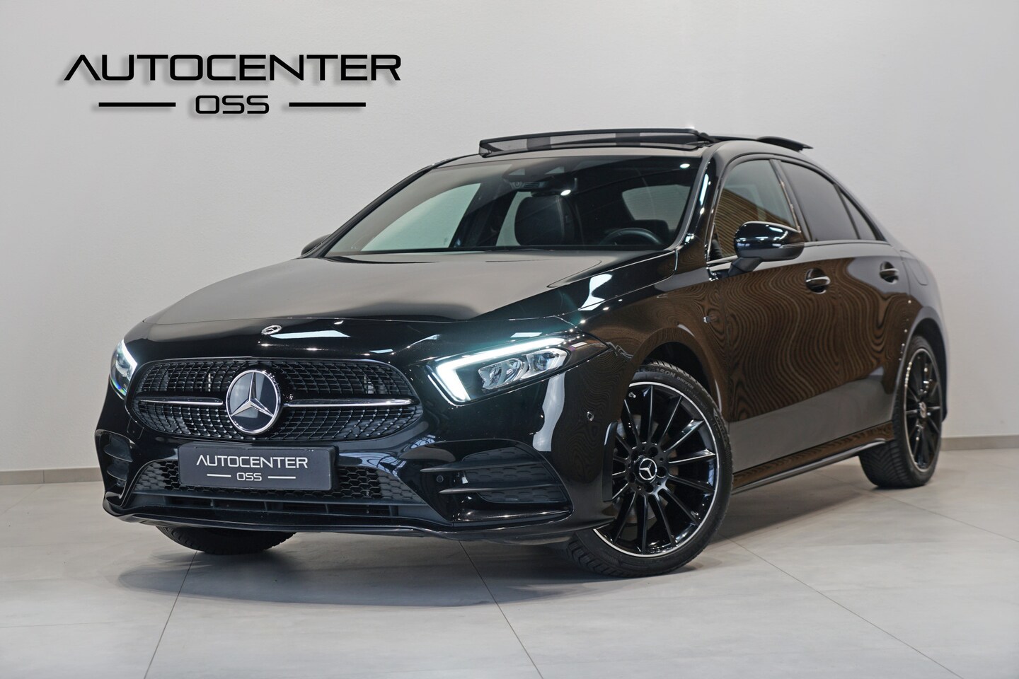 Mercedes-Benz A-klasse - 250 e Limousine ✅ PANO ✅ BURMESTER ✅ CAMERA ✅ 19" ✅ NIGHT ✅ SFEER ✅ MBUX - AutoWereld.nl