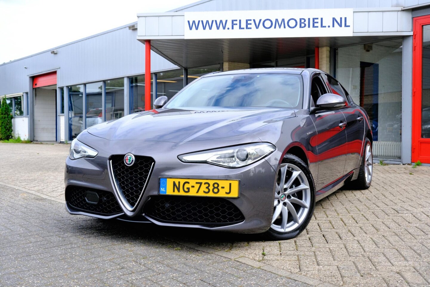 Alfa Romeo Giulia - 2.2 AWD 210pk Veloce Aut. Pano|Leder|Navi|Cam - AutoWereld.nl