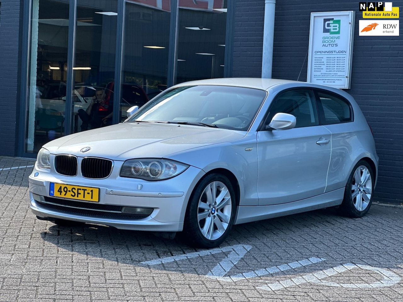 BMW 1-serie - 116i Business Line Ultimate Edition/1STE EIG/NAVI/AUTOMAAT!! - AutoWereld.nl