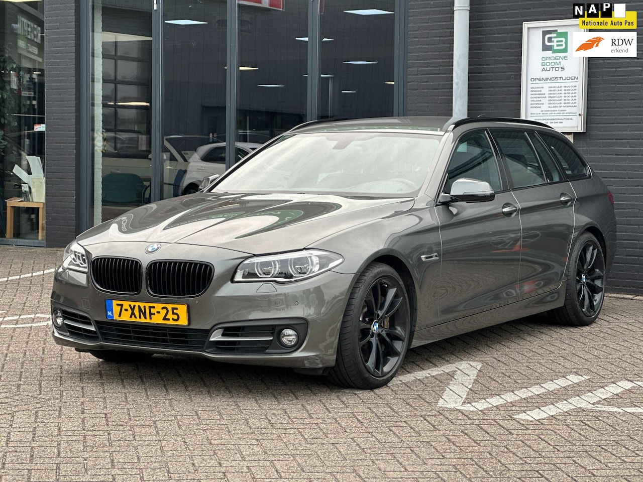 BMW 5-serie Touring - 550i High Executive / NAVI /LED / EL-TREKHAAK / NL AUTO-NAP!! - AutoWereld.nl