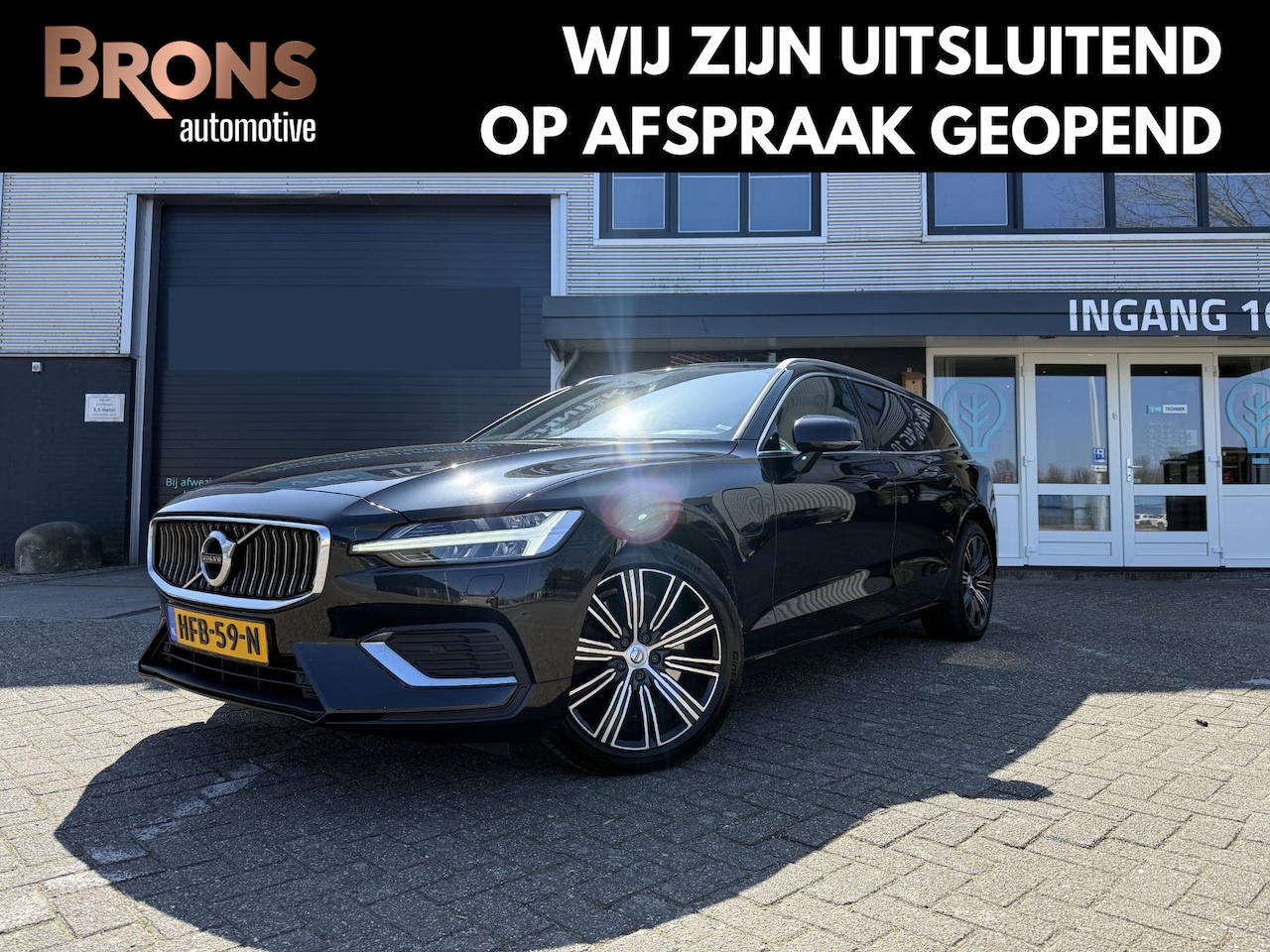 Volvo V60 - 2.0 T8 Twin Engine AWD Inscription Massage l Pano l 400PK - AutoWereld.nl