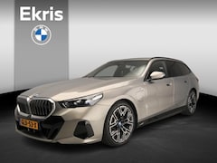 BMW 5-serie Touring - 530e | M-Sportpakket | LED | Navigatie | Trekhaak | Sportstoelen | Stoelverwarming | DAB |