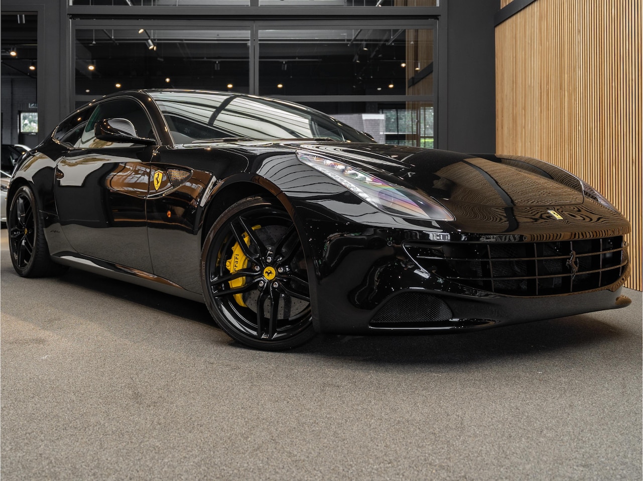 Ferrari FF - 2de Pinksterdag geopend! 6.3 V12 Keramisch Stitching 6.3 V12 Volledig historie - AutoWereld.nl