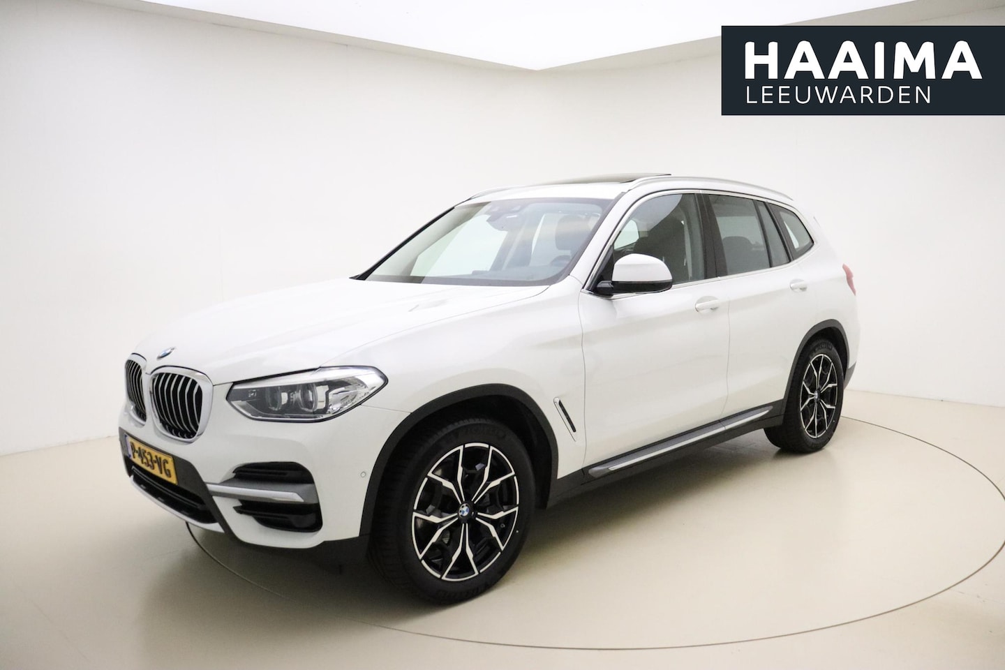 BMW X3 - xDrive20i High Executive Automaat | Navigatie | Trekhaak | Lederen bekleding | Panoramisch - AutoWereld.nl