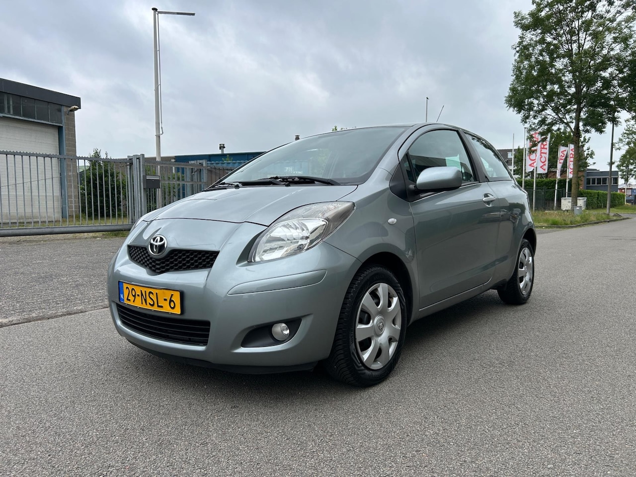 Toyota Yaris - 1.3 VVTi Aspiration 1ste Eigenaar - AutoWereld.nl